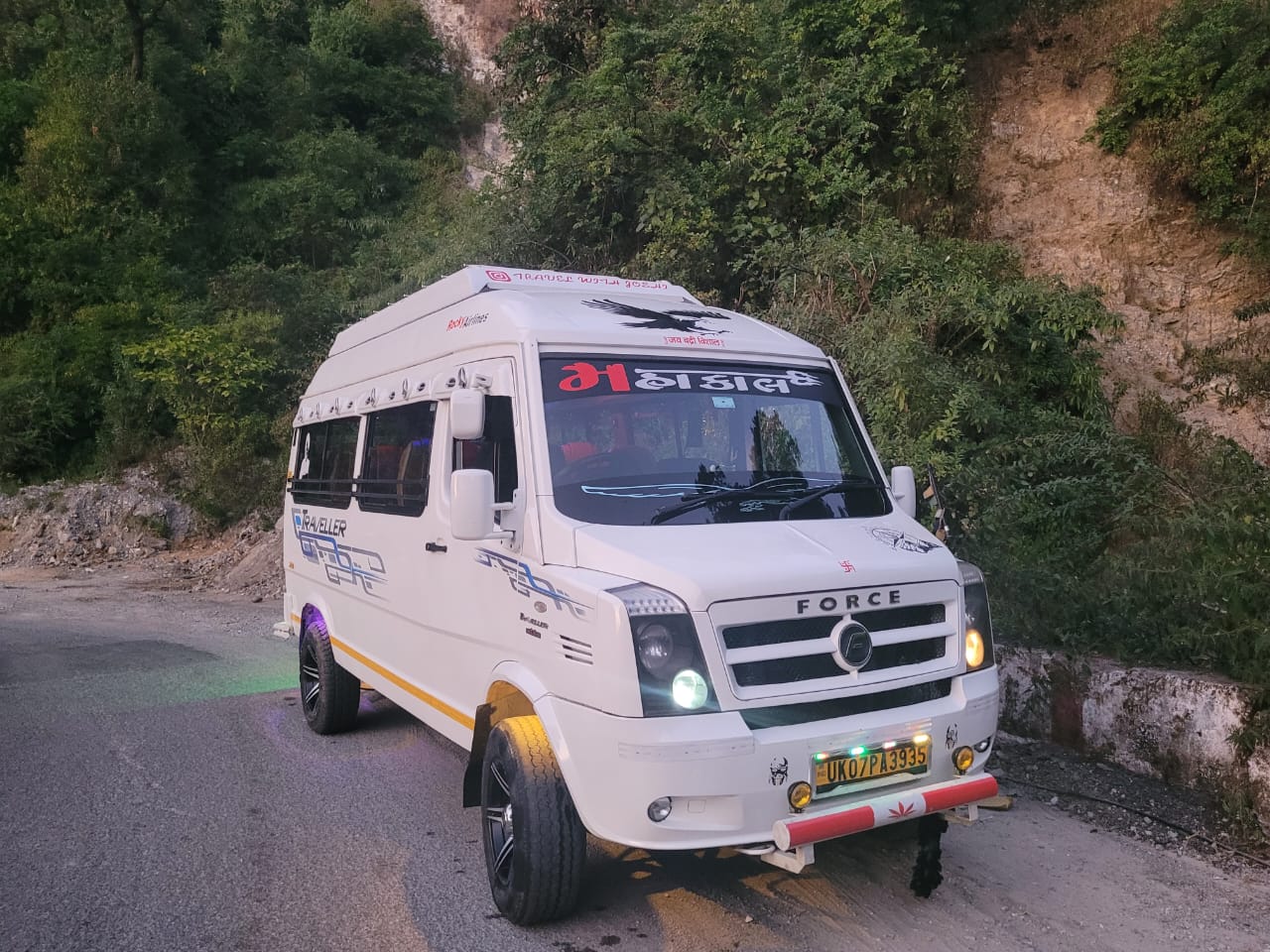 12 Seater Tempo